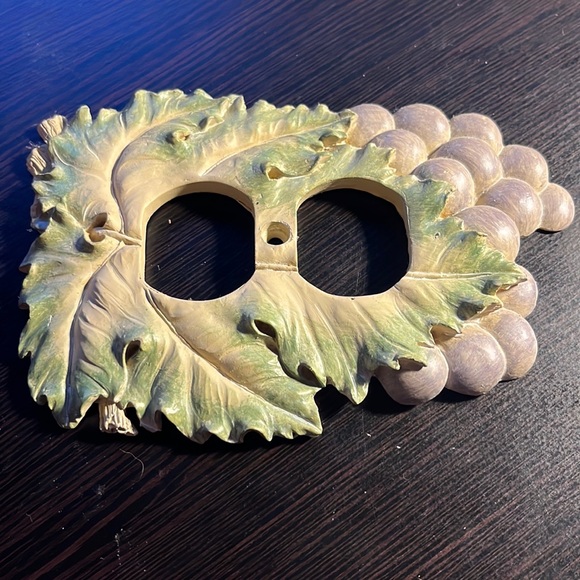 COPY - 3D Vicki Lane ivy vine grape decorative wall double outlet plate - Picture 1 of 5